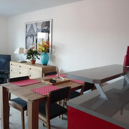 Apartment One Bedroom In Very Close To The Palais With A Private Balcony And Aircon 961 Cannes