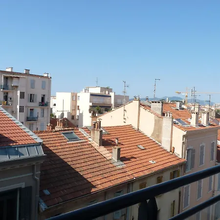 One Bedroom In Very Close To The Palais With A Private Balcony And Aircon 961 Apartment