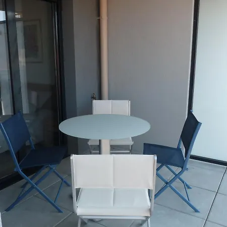 One Bedroom In Very Close To The Palais With A Private Balcony And Aircon 961 Cannes