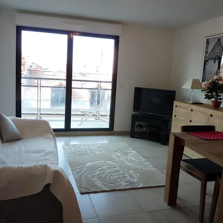Apartment One Bedroom In Very Close To The Palais With A Private Balcony And Aircon 961 Cannes